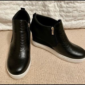 Women’s Wedge Sneaker